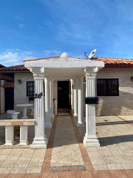 3-Bedroom Villa With A Jacuzzi Ноорд Экстерьер фото